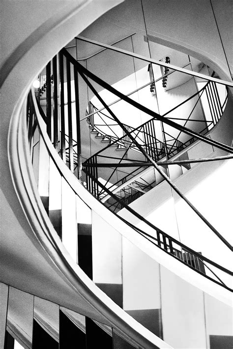 escalier miroir chanel|THE MIRRORED STAIRCASE .